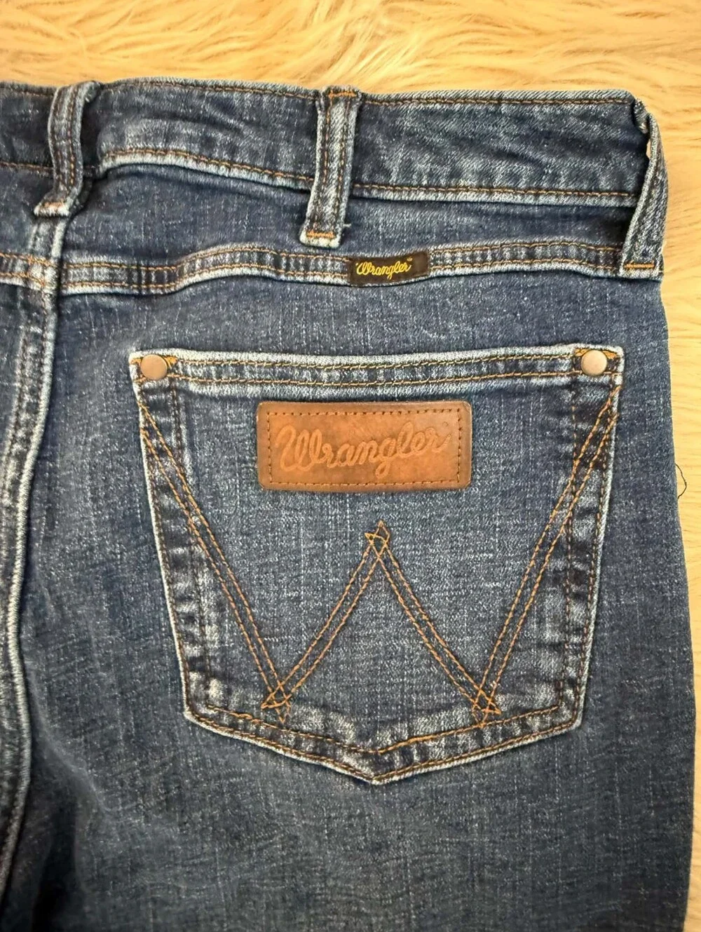 Wrangler High Rise Flare Jeans Medium Wash 32" X 34" - Picture 2 of 9